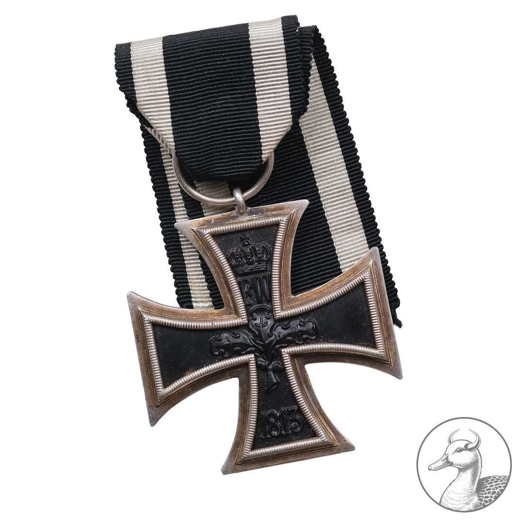 Orden Eisernes Kreuz 2. Klasse EK II 1. Weltkrieg 1914 1918

Authentisches Sammlerstück aus dem Zeitraum des Ersten Weltkrieges. Eisernes Kreuz zweiter Klasse punziert mit EW Emil Wiechman Berlin, sehr guter Zustand mit dazugehörigem Band.