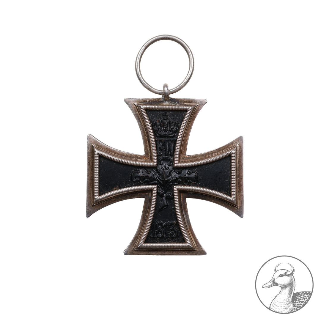 Orden Eisernes Kreuz 2. Klasse EK II 1. Weltkrieg 1914 1918

Authentisches Sammlerstück aus dem Zeitraum des Ersten Weltkrieges. Eisernes Kreuz zweiter Klasse punziert mit EW Emil Wiechman Berlin, sehr guter Zustand mit dazugehörigem Band.