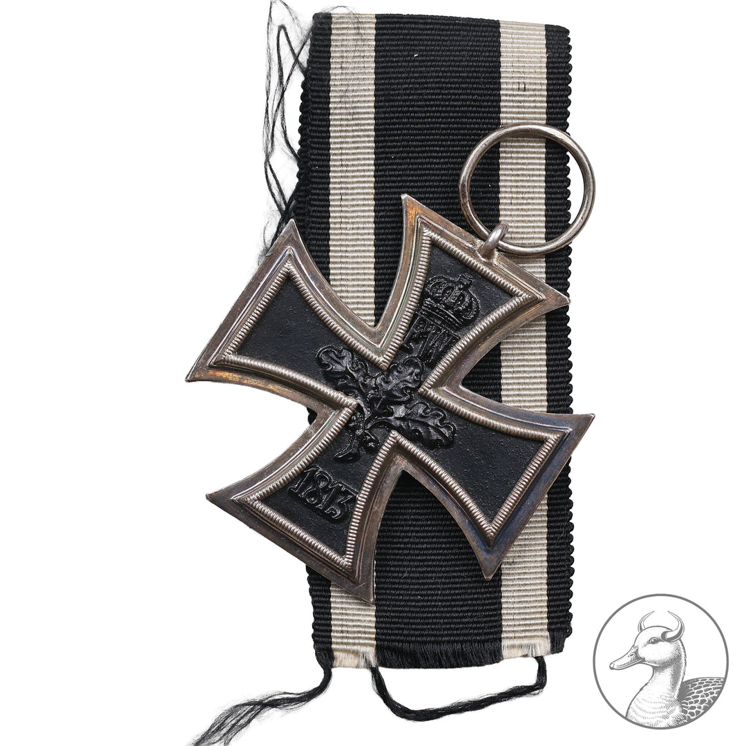 Orden Eisernes Kreuz 2. Klasse EK II 1. Weltkrieg 1914 1918

Authentisches Sammlerstück aus dem Zeitraum des Ersten Weltkrieges mit nicht lesbarem Hersteller im Bandring und dazugehörigem Band.