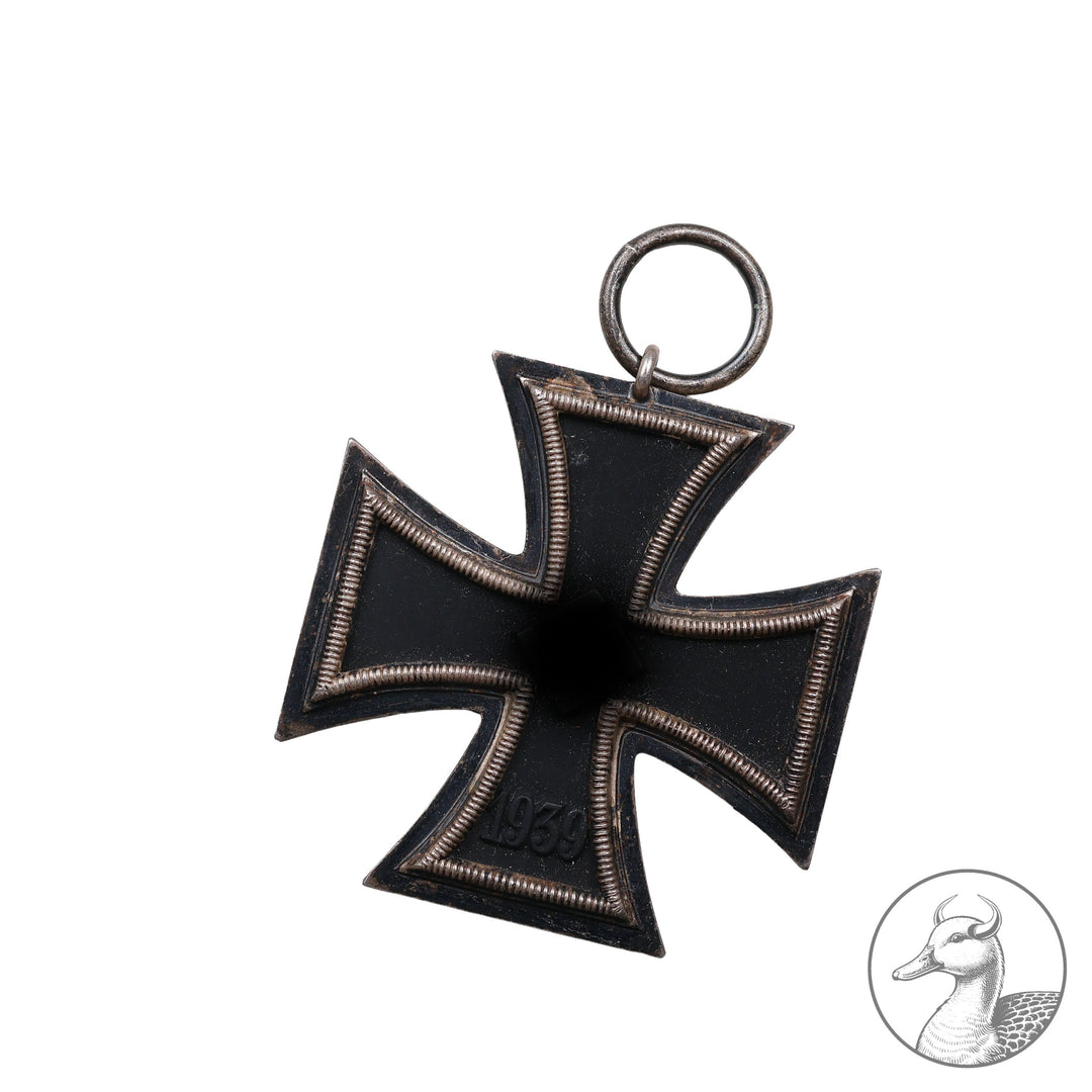 Orden Eisernes Kreuz 2. Klasse EK II 2. Weltkrieg 1939&nbsp;

Authentisches Sammlerstück aus dem Zeitraum des Zweiten Weltkrieges. Eisernes Kreuz zweiter Klasse ohne Hersteller in sammelwürdigen Zustand.