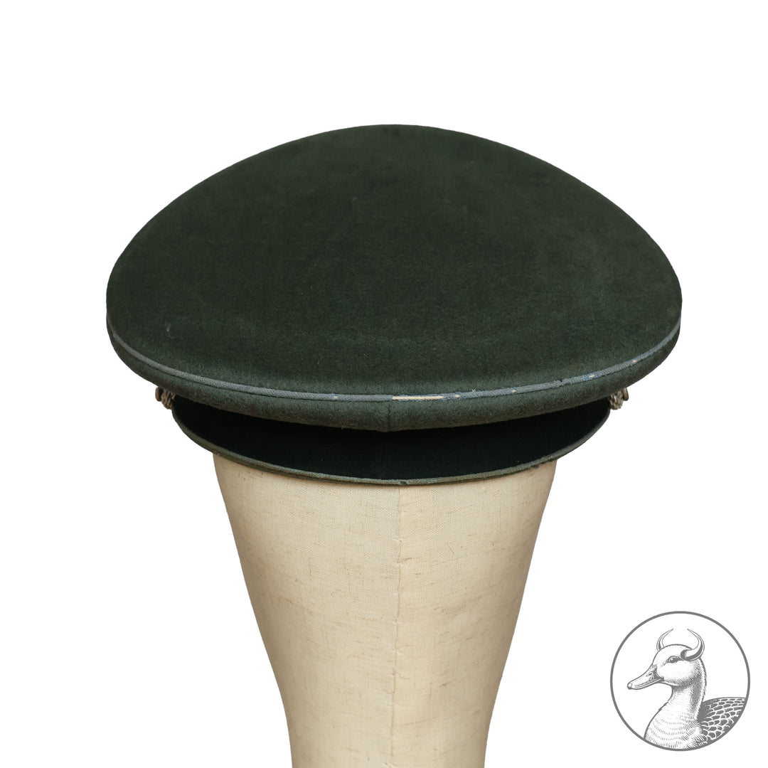 Originale Offiziers-Schirmmütze der Wehrmacht (Heer) Transporttruppe – Hersteller Erel, Berlin

Authentisches und seltenes Sammlerstück aus dem Zeitraum des Dritten Reiches, gefertigt vom renommierten Hersteller Erel (Robert Lubstein, Berlin). Offizier Transporttruppe