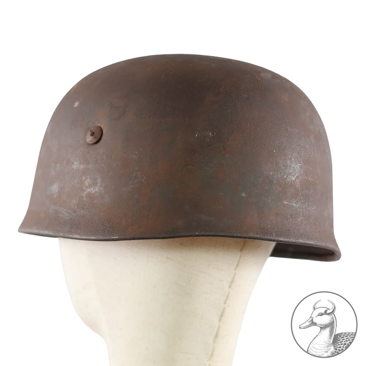 Original Helmglocke Fallschirmjäger

Authentisches und seltenes Sammlerstück aus dem Zeitraum des Dritten Reiches.

Gute Substanz mit Resten der Originalfarbe. ;Hersteller: CKL 64 (Eisenhüttenwerke Thale)
Lotnummer: nicht mehr lesbar