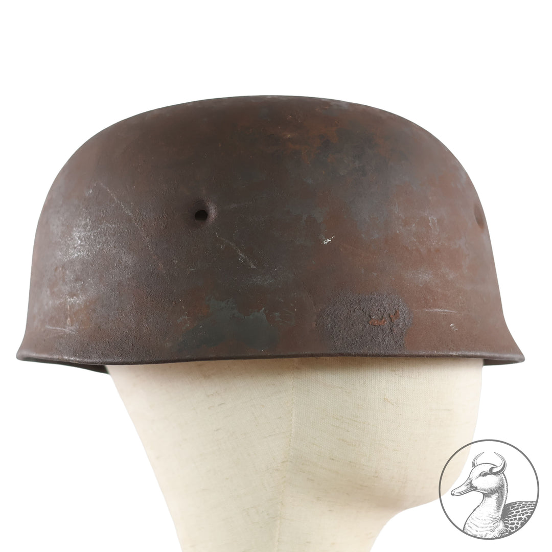 Original Helmglocke Fallschirmjäger

Authentisches und seltenes Sammlerstück aus dem Zeitraum des Dritten Reiches.

Gute Substanz mit Resten der Originalfarbe. ;Hersteller: CKL 64 (Eisenhüttenwerke Thale)
Lotnummer: nicht mehr lesbar