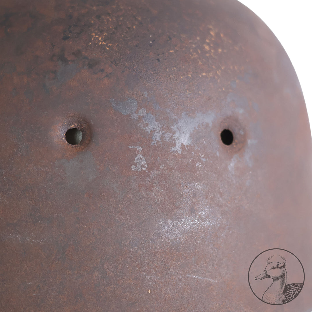 Original Helmglocke Fallschirmjäger

Authentisches und seltenes Sammlerstück aus dem Zeitraum des Dritten Reiches.

Gute Substanz mit Resten der Originalfarbe. ;Hersteller: CKL 64 (Eisenhüttenwerke Thale)
Lotnummer: nicht mehr lesbar