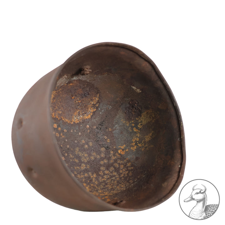 Original Helmglocke Fallschirmjäger

Authentisches und seltenes Sammlerstück aus dem Zeitraum des Dritten Reiches.

Gute Substanz mit Resten der Originalfarbe. ;Hersteller: CKL 64 (Eisenhüttenwerke Thale)
Lotnummer: nicht mehr lesbar