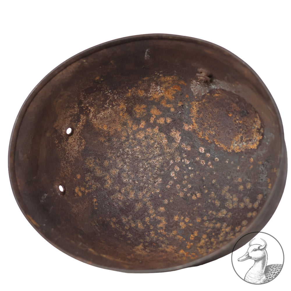 Original Helmglocke Fallschirmjäger

Authentisches und seltenes Sammlerstück aus dem Zeitraum des Dritten Reiches.

Gute Substanz mit Resten der Originalfarbe. ;Hersteller: CKL 64 (Eisenhüttenwerke Thale)
Lotnummer: nicht mehr lesbar