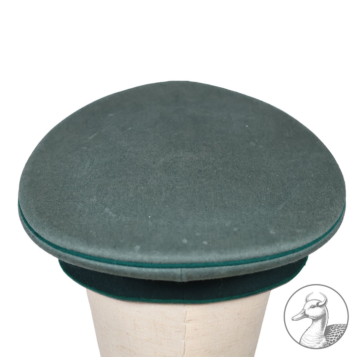 Originale Schirmmütze für Offizier in der Heeresverwaltung von EREL Kleiderkasse Berlin.

Authentisches und seltenes Sammlerstück aus dem Zeitraum des Dritten Reiches. Getragene Schirmmütze von Erel für Offiziere der Heeresverwaltung der Wehrmacht im gebrauchten aber sammelwürdigen Zustand.