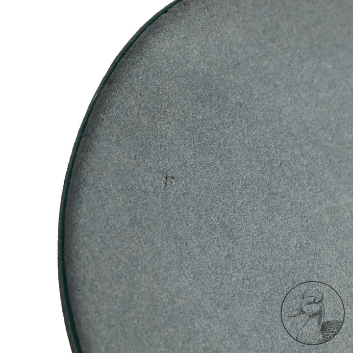 Originale Schirmmütze für Offizier in der Heeresverwaltung von EREL Kleiderkasse Berlin.

Authentisches und seltenes Sammlerstück aus dem Zeitraum des Dritten Reiches. Getragene Schirmmütze von Erel für Offiziere der Heeresverwaltung der Wehrmacht im gebrauchten aber sammelwürdigen Zustand.