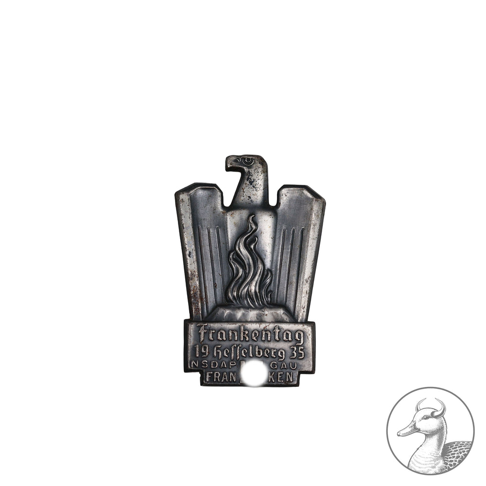 Originales Kleinabzeichen Frankentag 1935 Hesselberg NSDAP Gau Franken

Authentisches und seltenes Sammlerstück aus dem Zeitraum des Dritten Reiches.

Treffenabzeichen der Partei in Franken zum sogenannten Frankentag im gebrauchtem aber noch sammelwürdigem Zustand.