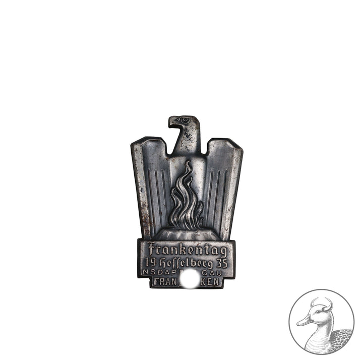 Originales Kleinabzeichen Frankentag 1935 Hesselberg NSDAP Gau Franken

Authentisches und seltenes Sammlerstück aus dem Zeitraum des Dritten Reiches.

Treffenabzeichen der Partei in Franken zum sogenannten Frankentag im gebrauchtem aber noch sammelwürdigem Zustand.