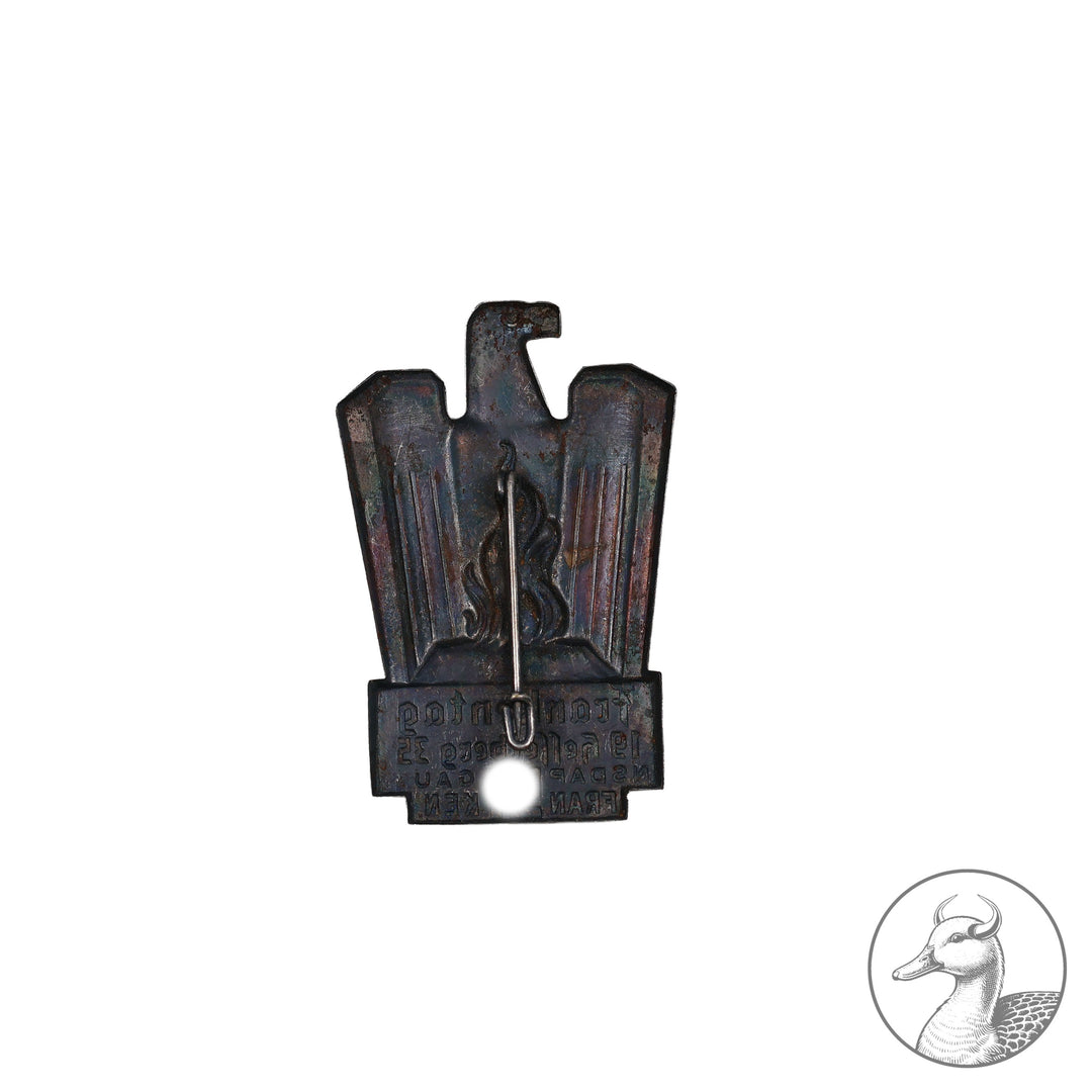 Originales Kleinabzeichen Frankentag 1935 Hesselberg NSDAP Gau Franken

Authentisches und seltenes Sammlerstück aus dem Zeitraum des Dritten Reiches.

Treffenabzeichen der Partei in Franken zum sogenannten Frankentag im gebrauchtem aber noch sammelwürdigem Zustand.