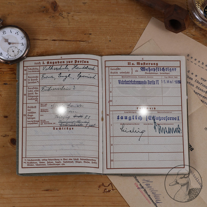 Originaler Wehrpass eines Angehörigen des Strafbataillons 999(Strafdivision). Bandenkampf in Griechenland.

Authentisches und seltenes Zeitdokument aus dem Zeitraum des Dritten Reiches. Soldat war Zuchthauswärter und später Angehöriger des 999 Strafbataillons, welches sich zum großen Teil aus verurteilten Wehrmacht&nbsp; &nbsp;Angehörigen zusammensetzte. Einsätze erfolgten an der Ostfront und dem Balkan bis Griechenland. Seltenes&nbsp; Zeitdokument dieser Strafeinheit.