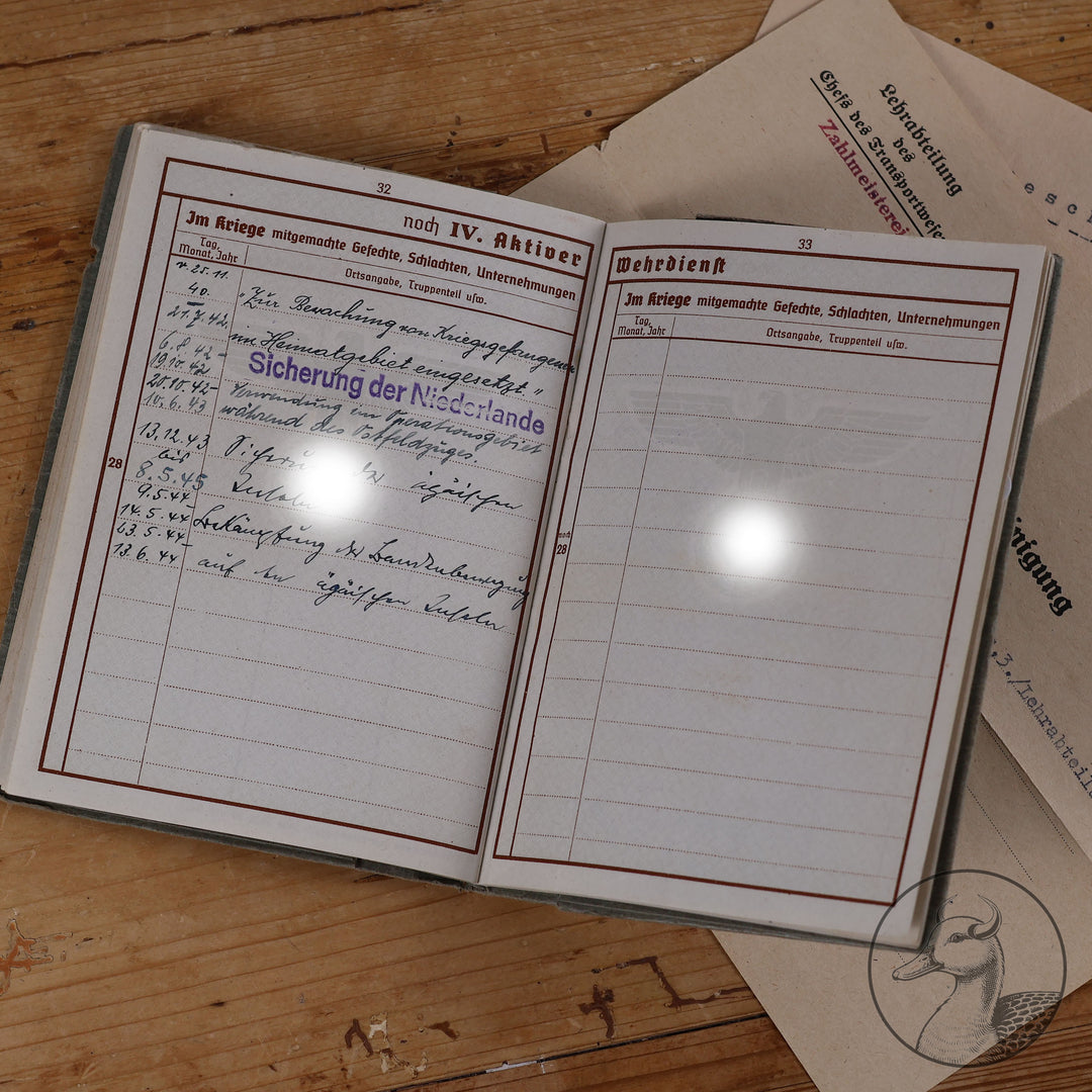 Originaler Wehrpass eines Angehörigen des Strafbataillons 999(Strafdivision). Bandenkampf in Griechenland.

Authentisches und seltenes Zeitdokument aus dem Zeitraum des Dritten Reiches. Soldat war Zuchthauswärter und später Angehöriger des 999 Strafbataillons, welches sich zum großen Teil aus verurteilten Wehrmacht&nbsp; &nbsp;Angehörigen zusammensetzte. Einsätze erfolgten an der Ostfront und dem Balkan bis Griechenland. Seltenes&nbsp; Zeitdokument dieser Strafeinheit.