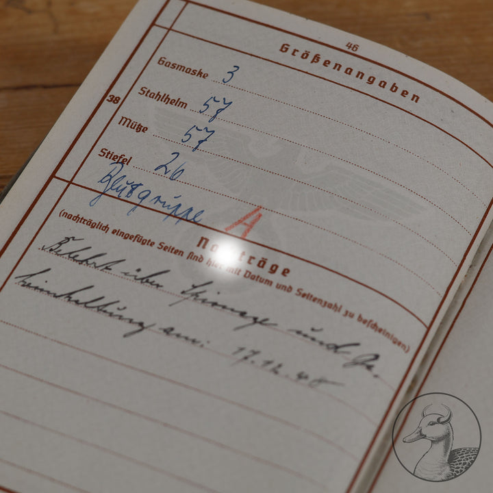 Originaler Wehrpass eines Angehörigen des Strafbataillons 999(Strafdivision). Bandenkampf in Griechenland.

Authentisches und seltenes Zeitdokument aus dem Zeitraum des Dritten Reiches. Soldat war Zuchthauswärter und später Angehöriger des 999 Strafbataillons, welches sich zum großen Teil aus verurteilten Wehrmacht&nbsp; &nbsp;Angehörigen zusammensetzte. Einsätze erfolgten an der Ostfront und dem Balkan bis Griechenland. Seltenes&nbsp; Zeitdokument dieser Strafeinheit.