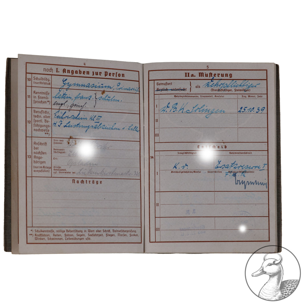 Originaler Wehrpass eines Angehörigen des IR 176 in der Heeresgruppe Nord Russland

Authentisches und seltenes Zeitdokument aus dem Zeitraum des Dritten Reiches. Sauber geführter Wehrpass mit vielen interessanten Eintragungen.Der Soldat war hauptsächlich an der Ostfront Heeresgruppe Nord eingesetzt.