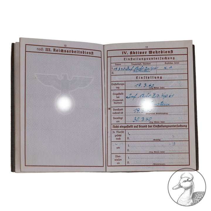 Originaler Wehrpass eines Angehörigen des IR 176 in der Heeresgruppe Nord Russland

Authentisches und seltenes Zeitdokument aus dem Zeitraum des Dritten Reiches. Sauber geführter Wehrpass mit vielen interessanten Eintragungen.Der Soldat war hauptsächlich an der Ostfront Heeresgruppe Nord eingesetzt.