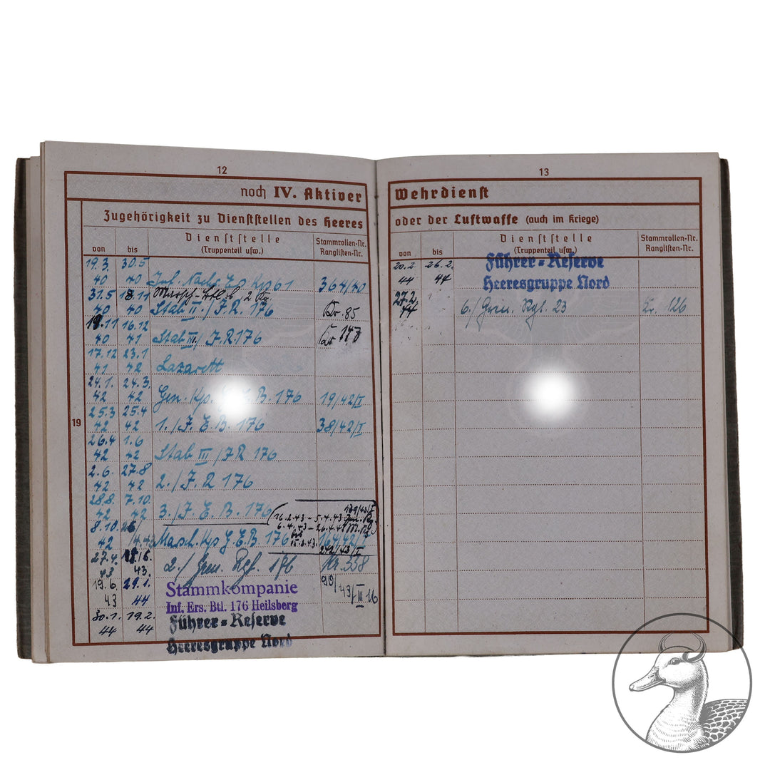Originaler Wehrpass eines Angehörigen des IR 176 in der Heeresgruppe Nord Russland

Authentisches und seltenes Zeitdokument aus dem Zeitraum des Dritten Reiches. Sauber geführter Wehrpass mit vielen interessanten Eintragungen.Der Soldat war hauptsächlich an der Ostfront Heeresgruppe Nord eingesetzt.