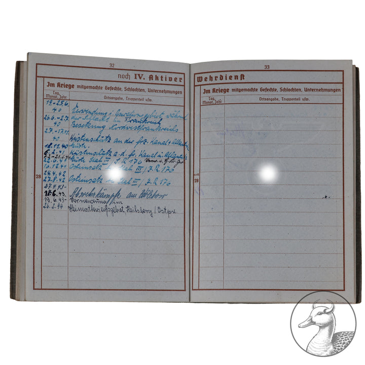 Originaler Wehrpass eines Angehörigen des IR 176 in der Heeresgruppe Nord Russland

Authentisches und seltenes Zeitdokument aus dem Zeitraum des Dritten Reiches. Sauber geführter Wehrpass mit vielen interessanten Eintragungen.Der Soldat war hauptsächlich an der Ostfront Heeresgruppe Nord eingesetzt.