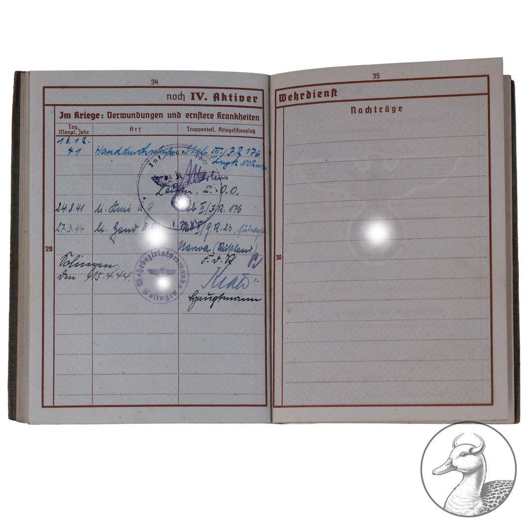 Originaler Wehrpass eines Angehörigen des IR 176 in der Heeresgruppe Nord Russland

Authentisches und seltenes Zeitdokument aus dem Zeitraum des Dritten Reiches. Sauber geführter Wehrpass mit vielen interessanten Eintragungen.Der Soldat war hauptsächlich an der Ostfront Heeresgruppe Nord eingesetzt.