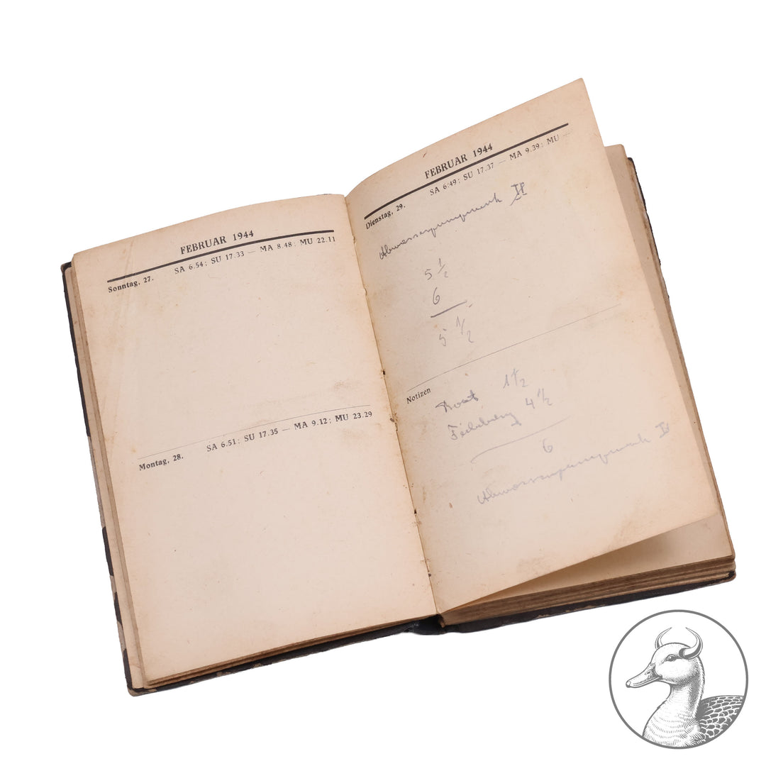 Kleiner Soldatenfreund Taschenkalender der SS Truppen aus dem Jahr 1944 vollständig erhalten teils beschriftet mit persönlichen Notizen mit Embleme der SS auf dem Einbund