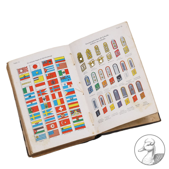 Kleiner Soldatenfreund Taschenkalender der SS Truppen aus dem Jahr 1944 vollständig erhalten teils beschriftet mit persönlichen Notizen mit Embleme der SS auf dem Einbund