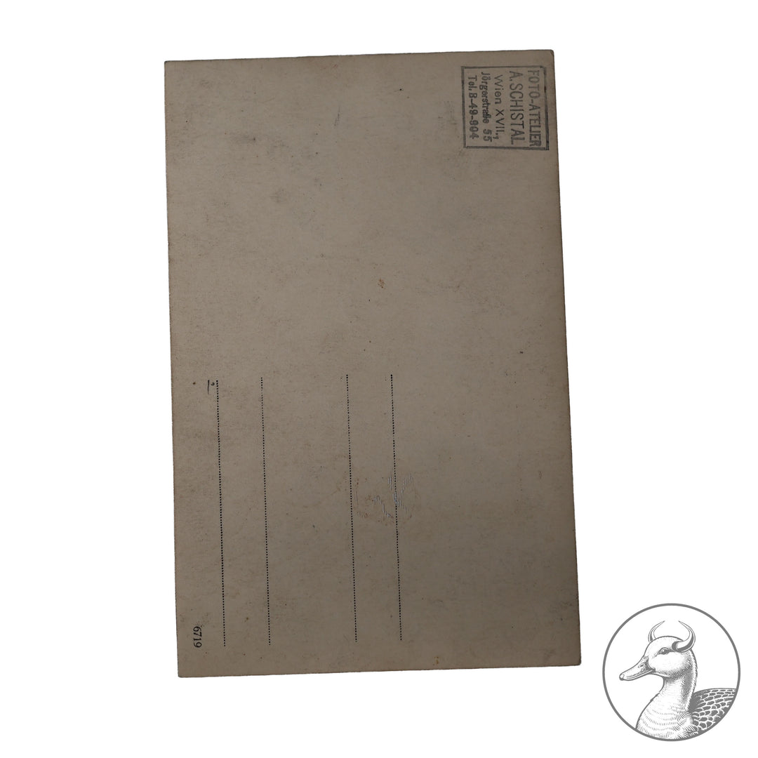 Originales Portrait Gauleiter Alfred Frauenfeld-Wien

Authentisches und seltenes Zeitdokument aus dem Zeitraum des Dritten Reiches. Sehr seltenes Studioportrait des Gauleiters Frauenfeld in früher Parteiuniform.

Alfred Frauenfeld(1898-1977) war Gauleiter der NSDAP in Wien und später im Verlauf des Krieges Generalkommissar Krim und Ukraine.