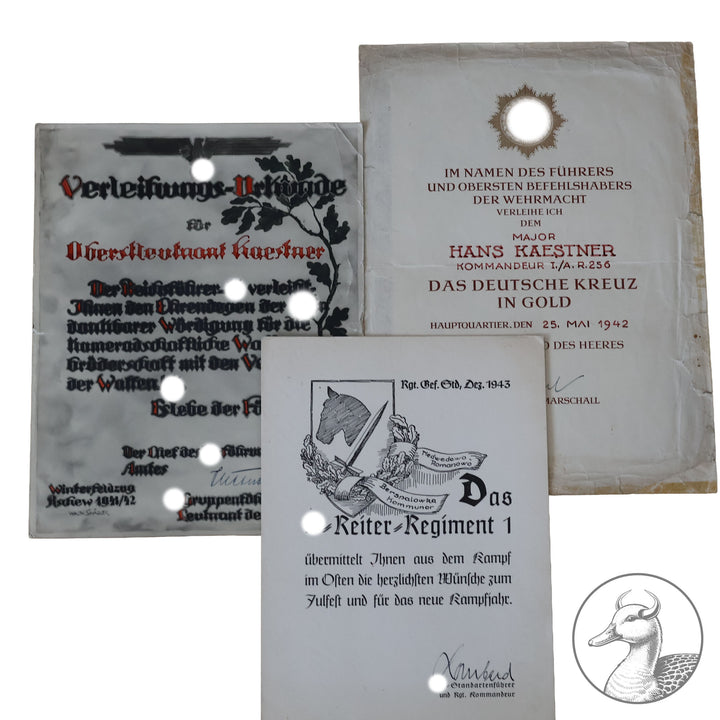 Originale Urkunden aus dem Nachlass von Major Hans Kaestner Kommandeur Artillerie Regiment 256.

Drei extrem seltene Urkunden aus dem Besitz von Hans Kaestner,die das Zusammenarbeiten zwischen Heer und Waffen-SS wiederspiegeln,einemalige Gelegenheit diese seltenen Exponate zu erwerben.

Es handelt sich hierbei um folgende Urkunden:

Große Urkunden zum Deutschen Kreuz in Gold an Major Kaestner&nbsp; 25.5.1942 unterschrieben von Feldmarschall Keitel
Große Verleihungsurkunde für den SS-Ehrendegen von Reichsfüh