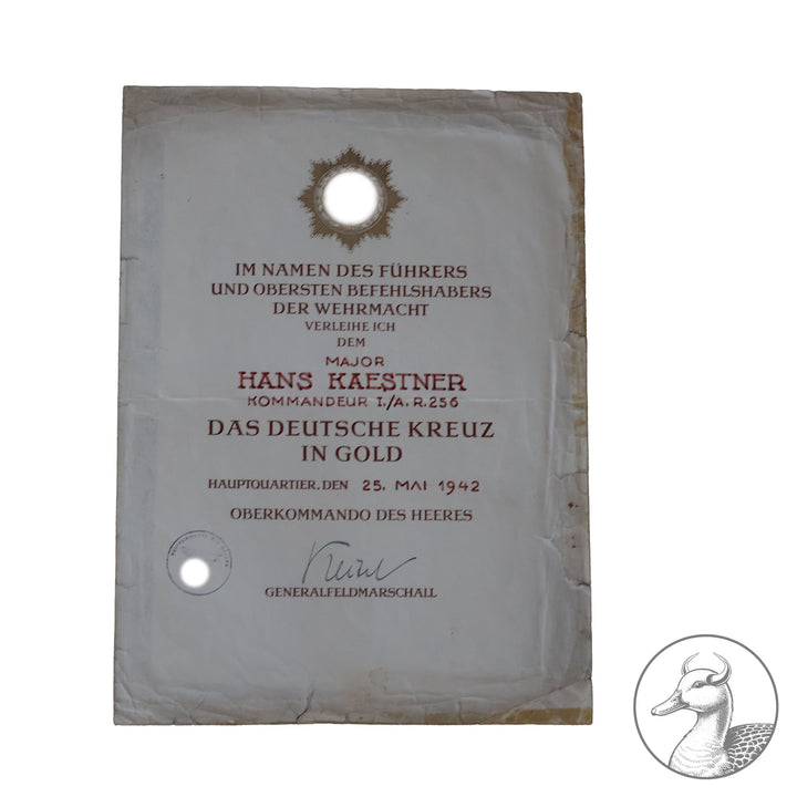 Originale Urkunden aus dem Nachlass von Major Hans Kaestner Kommandeur Artillerie Regiment 256.

Drei extrem seltene Urkunden aus dem Besitz von Hans Kaestner,die das Zusammenarbeiten zwischen Heer und Waffen-SS wiederspiegeln,einemalige Gelegenheit diese seltenen Exponate zu erwerben.

Es handelt sich hierbei um folgende Urkunden:

Große Urkunden zum Deutschen Kreuz in Gold an Major Kaestner 25.5.1942 unterschrieben von Feldmarschall Keitel
Große Verleihungsurkunde für den SS-Ehrendegen von Reichsfüh