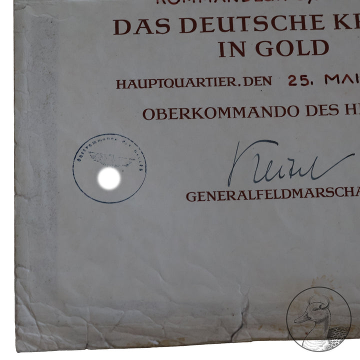 Originale Urkunden aus dem Nachlass von Major Hans Kaestner Kommandeur Artillerie Regiment 256.

Drei extrem seltene Urkunden aus dem Besitz von Hans Kaestner,die das Zusammenarbeiten zwischen Heer und Waffen-SS wiederspiegeln,einemalige Gelegenheit diese seltenen Exponate zu erwerben.

Es handelt sich hierbei um folgende Urkunden:

Große Urkunden zum Deutschen Kreuz in Gold an Major Kaestner&nbsp; 25.5.1942 unterschrieben von Feldmarschall Keitel
Große Verleihungsurkunde für den SS-Ehrendegen von Reichsfüh
