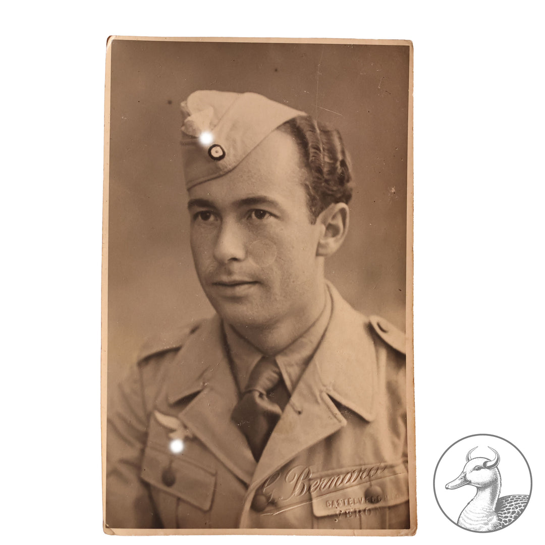 Originales Portrait eines Soldaten der Luftwaffe in Tropenuniform-Südfront

Authentisches und seltenes Zeitdokument aus dem Zeitraum des Dritten Reiches