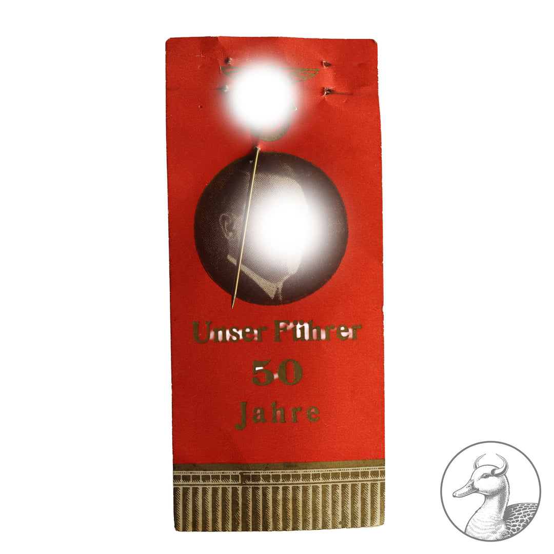 Anstecknadel "Unser Führer 50 Jahre"

Seltene Anstecknadel, ungetragen am dazugehörigen Papieretikett im sehr gutem Zustand.