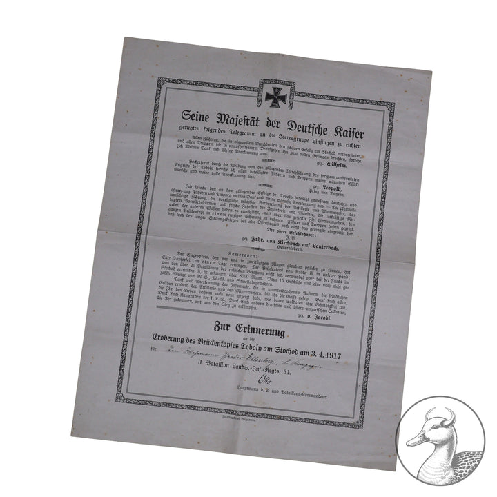 Seltene Gruppe Ostfront Kampf in der Ukraine 1917.

Urkunde zum EK 2 und ein seltenes Erinnerungsblatt über die Einnahme des Brückenkopfes Toboly am Stochod Ukraine, an der das Landwehr Regiment 31 beteiligt war. Dazu noch ein Führungszeugniss des Soldaten.