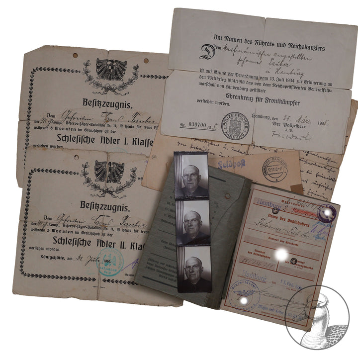 Dokumentengruppe Gruppe des Soldaten Tauber Johannes.

Interessante Gruppe, da Tauber Dienst im Grenzschutz Schlesien tat und dafür mit beiden Schlesischen Adler 1. und zweite Klasse ausgezeichnet wurde. Dazu einige Dokumente und sein Wehrpass.