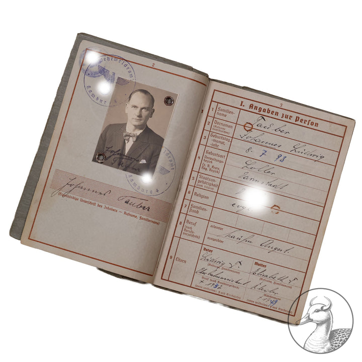 Dokumentengruppe Gruppe des Soldaten Tauber Johannes.

Interessante Gruppe, da Tauber Dienst im Grenzschutz Schlesien tat und dafür mit beiden Schlesischen Adler 1. und zweite Klasse ausgezeichnet wurde. Dazu einige Dokumente und sein Wehrpass.