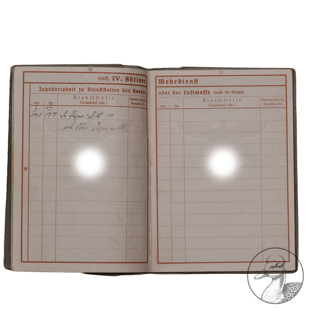 Dokumentengruppe Gruppe des Soldaten Tauber Johannes.

Interessante Gruppe, da Tauber Dienst im Grenzschutz Schlesien tat und dafür mit beiden Schlesischen Adler 1. und zweite Klasse ausgezeichnet wurde. Dazu einige Dokumente und sein Wehrpass.