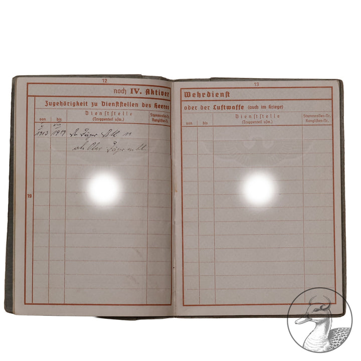 Dokumentengruppe Gruppe des Soldaten Tauber Johannes.

Interessante Gruppe, da Tauber Dienst im Grenzschutz Schlesien tat und dafür mit beiden Schlesischen Adler 1. und zweite Klasse ausgezeichnet wurde. Dazu einige Dokumente und sein Wehrpass.