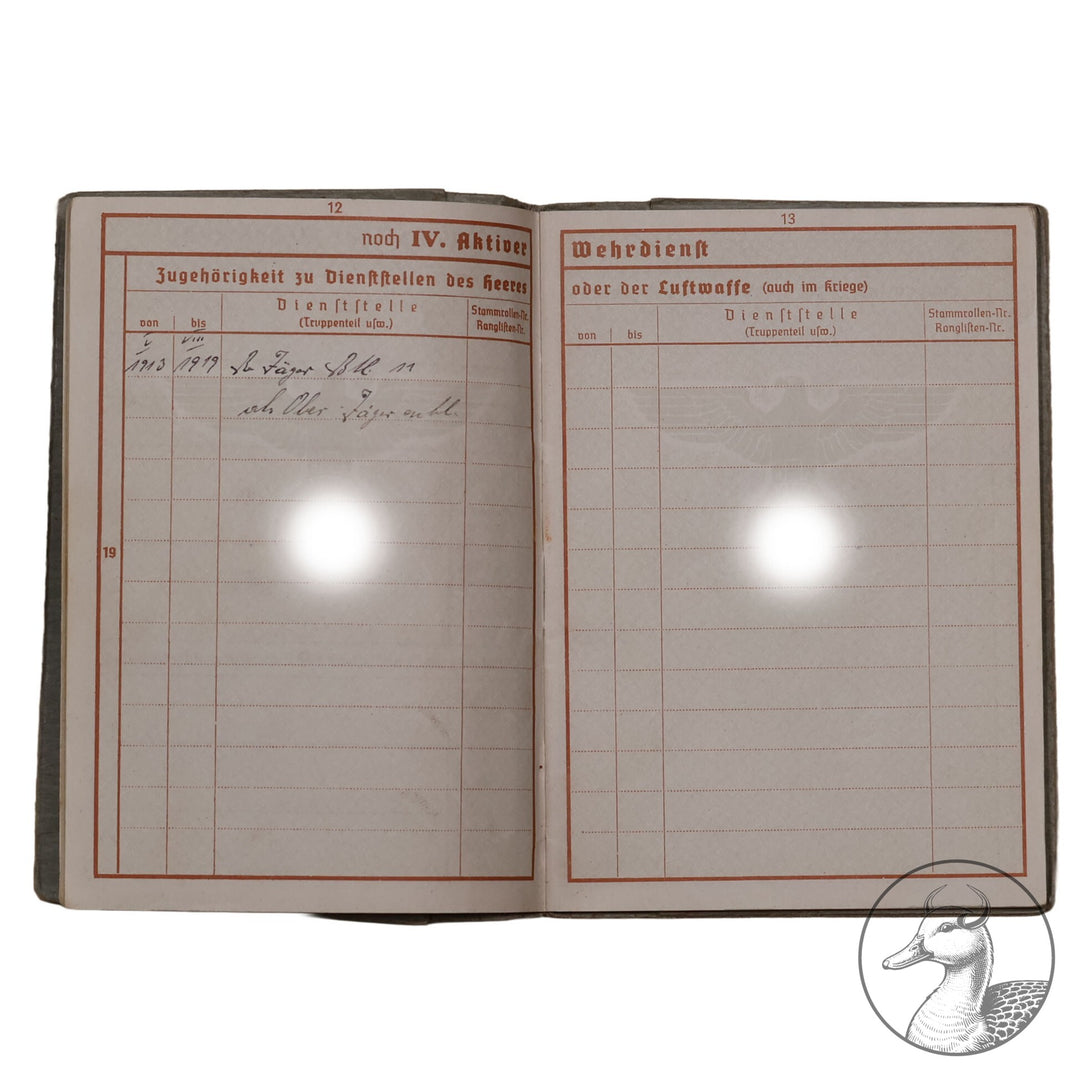 Dokumentengruppe Gruppe des Soldaten Tauber Johannes.

Interessante Gruppe, da Tauber Dienst im Grenzschutz Schlesien tat und dafür mit beiden Schlesischen Adler 1. und zweite Klasse ausgezeichnet wurde. Dazu einige Dokumente und sein Wehrpass.