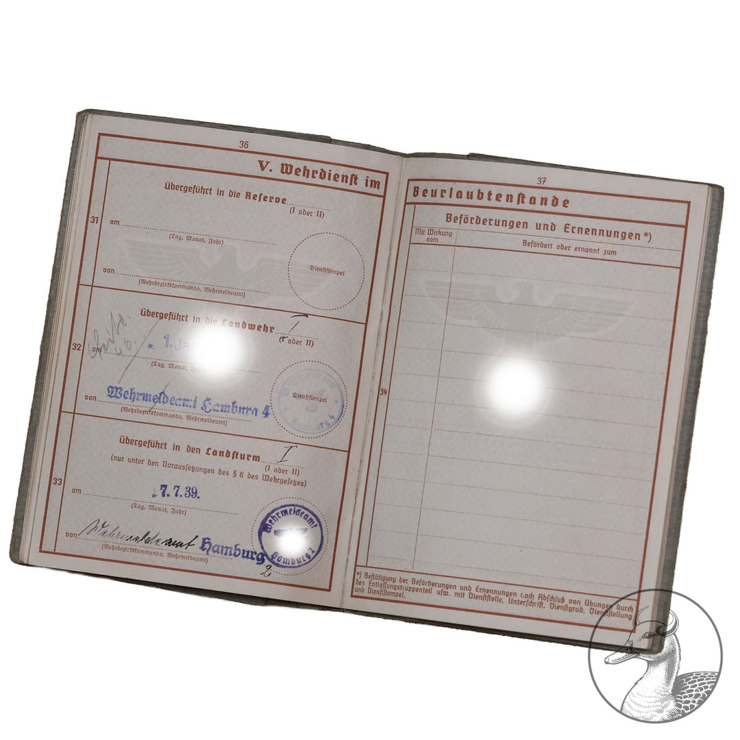 Dokumentengruppe Gruppe des Soldaten Tauber Johannes.

Interessante Gruppe, da Tauber Dienst im Grenzschutz Schlesien tat und dafür mit beiden Schlesischen Adler 1. und zweite Klasse ausgezeichnet wurde. Dazu einige Dokumente und sein Wehrpass.