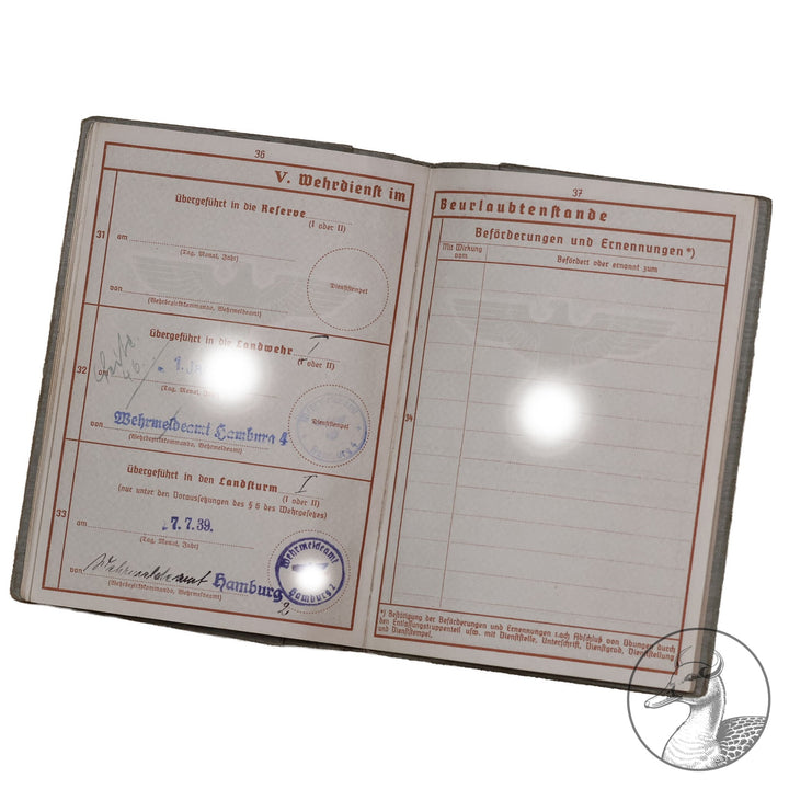 Dokumentengruppe Gruppe des Soldaten Tauber Johannes.

Interessante Gruppe, da Tauber Dienst im Grenzschutz Schlesien tat und dafür mit beiden Schlesischen Adler 1. und zweite Klasse ausgezeichnet wurde. Dazu einige Dokumente und sein Wehrpass.