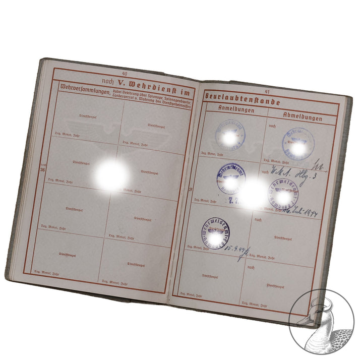 Dokumentengruppe Gruppe des Soldaten Tauber Johannes.

Interessante Gruppe, da Tauber Dienst im Grenzschutz Schlesien tat und dafür mit beiden Schlesischen Adler 1. und zweite Klasse ausgezeichnet wurde. Dazu einige Dokumente und sein Wehrpass.