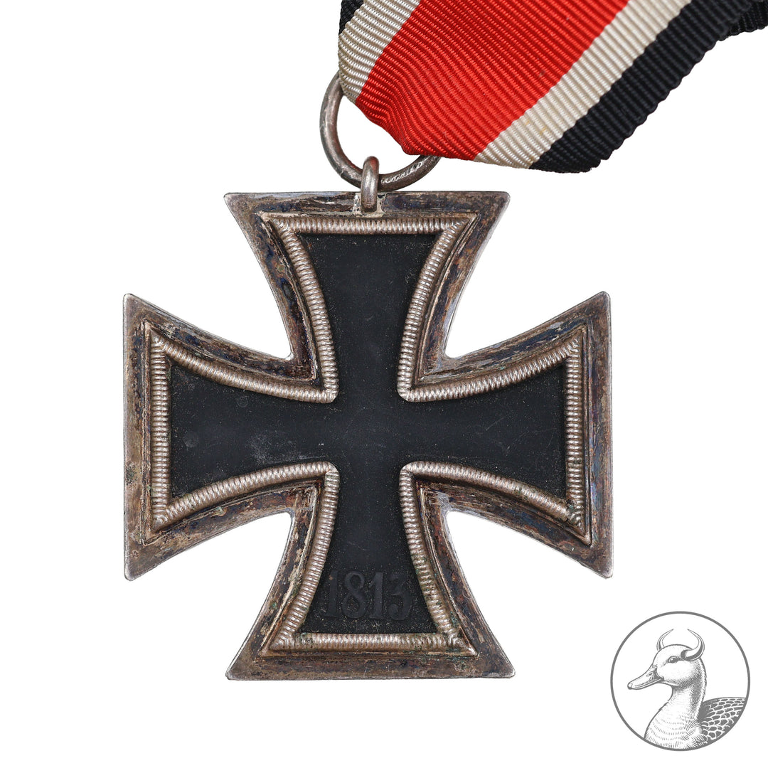 Orden Eisernes Kreuz 2. Klasse EK II 2. Weltkrieg 1939&nbsp;

Authentisches Sammlerstück aus dem Zeitraum des Zweiten Weltkrieges. Eisernes Kreuz zweiter Klasse am Band im gebrauchten aber sammelwürdigem Zustand.&nbsp;