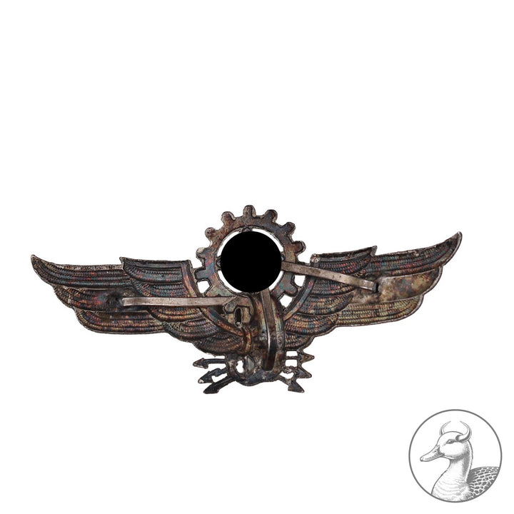 Gruppe eines RAD Mädels, die bei der Reichsbahn im Einsatz war . Mützenabzeichen&nbsp; Technischer Dienst elektrisch Buntmetall mit dem seltenen Trägerfoto und einer Werkzeitung der Stuttgarter Straßenbahn AG .