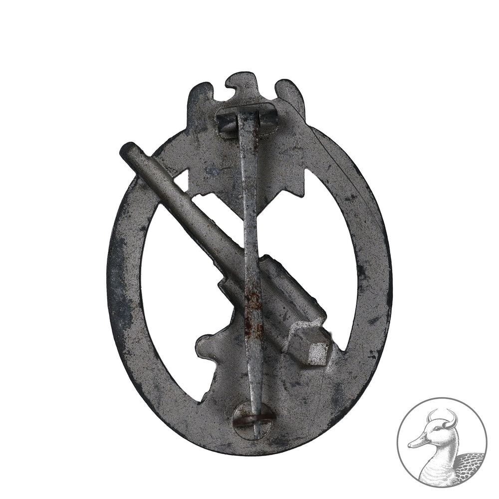 Abzeichen der Heeres-Flak-Artillerie&nbsp;

Militärisches Kampfabzeichen der deutschen Wehrmacht im Zweiten Weltkrieg, verliehen an Mitglieder der Heeres-Flak-Artillerie. Feinzink halbvoll. Sehr seltene Feinzinkausführung unmarkiert vom Hersteller Förster und Barth Pforzheim, mit bauchiger Nadel

Produktdetails:

Orden &nbsp;Heeres-Flak-Abzeichen&nbsp;
Hersteller Förster und Barth Pforzheim
Zustand&nbsp; im guten Zustand