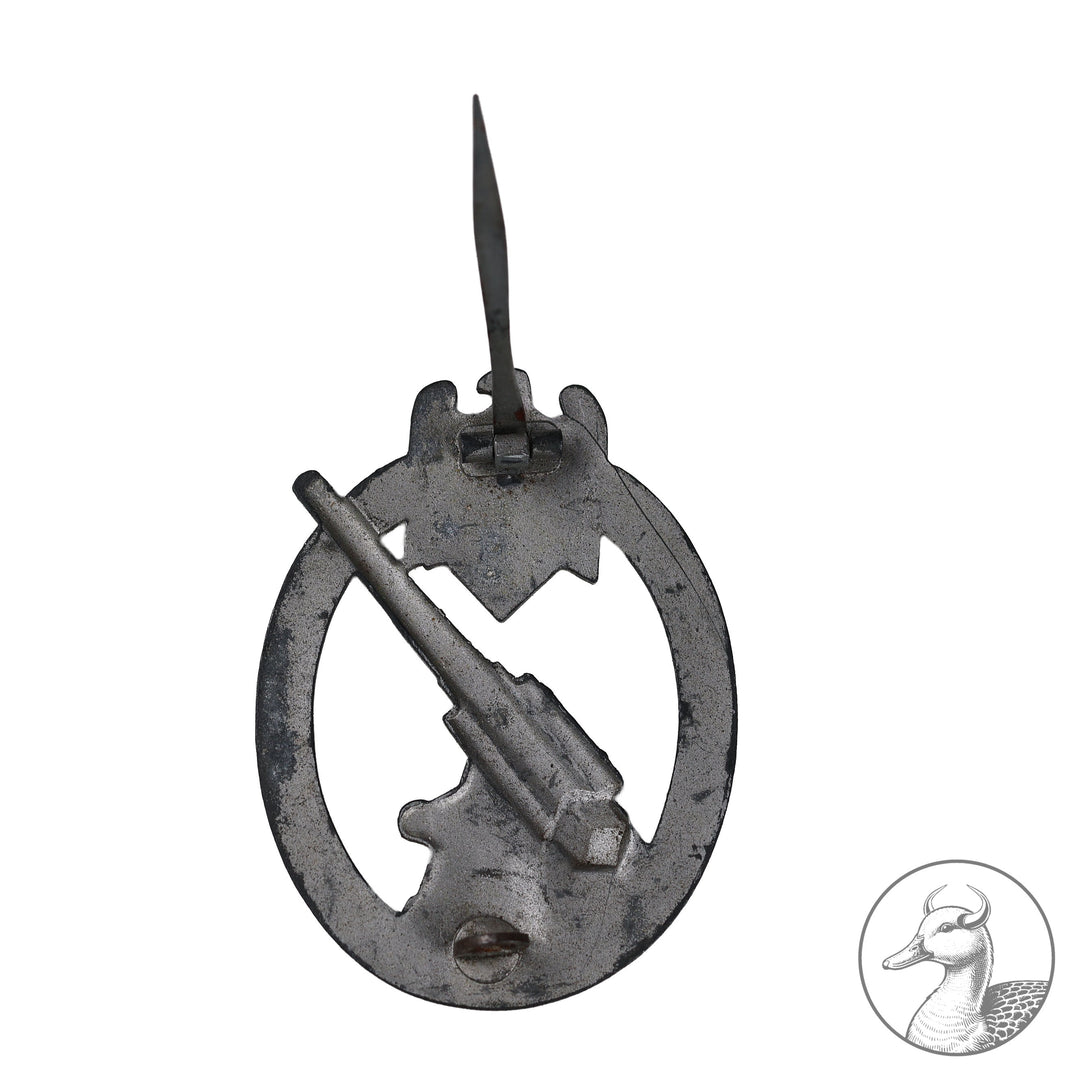Abzeichen der Heeres-Flak-Artillerie&nbsp;

Militärisches Kampfabzeichen der deutschen Wehrmacht im Zweiten Weltkrieg, verliehen an Mitglieder der Heeres-Flak-Artillerie. Feinzink halbvoll. Sehr seltene Feinzinkausführung unmarkiert vom Hersteller Förster und Barth Pforzheim, mit bauchiger Nadel

Produktdetails:

Orden &nbsp;Heeres-Flak-Abzeichen&nbsp;
Hersteller Förster und Barth Pforzheim
Zustand&nbsp; im guten Zustand