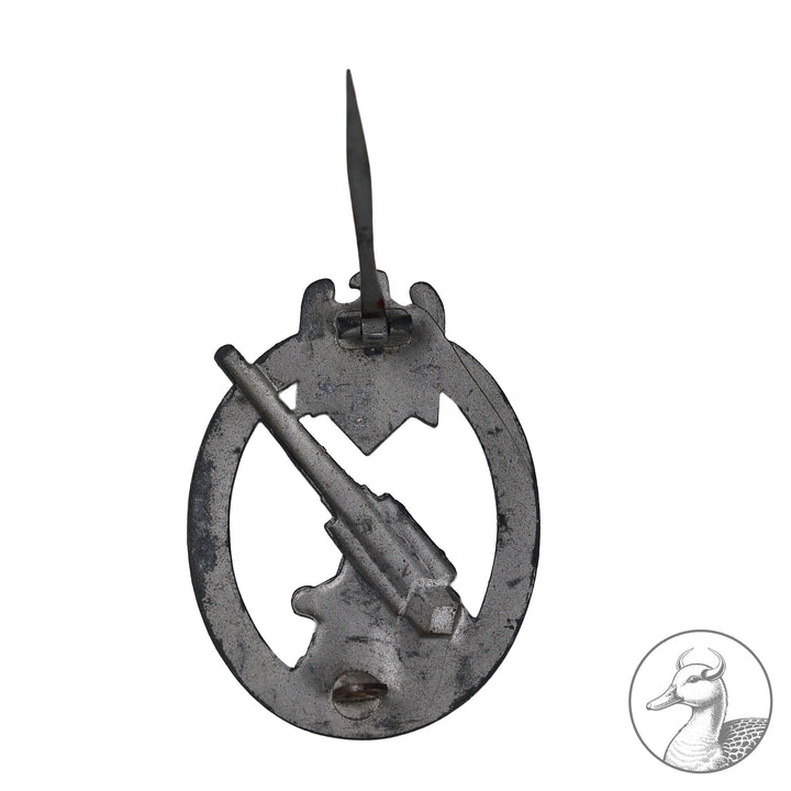 Abzeichen der Heeres-Flak-Artillerie&nbsp;

Militärisches Kampfabzeichen der deutschen Wehrmacht im Zweiten Weltkrieg, verliehen an Mitglieder der Heeres-Flak-Artillerie. Feinzink halbvoll. Sehr seltene Feinzinkausführung unmarkiert vom Hersteller Förster und Barth Pforzheim, mit bauchiger Nadel

Produktdetails:

Orden &nbsp;Heeres-Flak-Abzeichen&nbsp;
Hersteller Förster und Barth Pforzheim
Zustand&nbsp; im guten Zustand