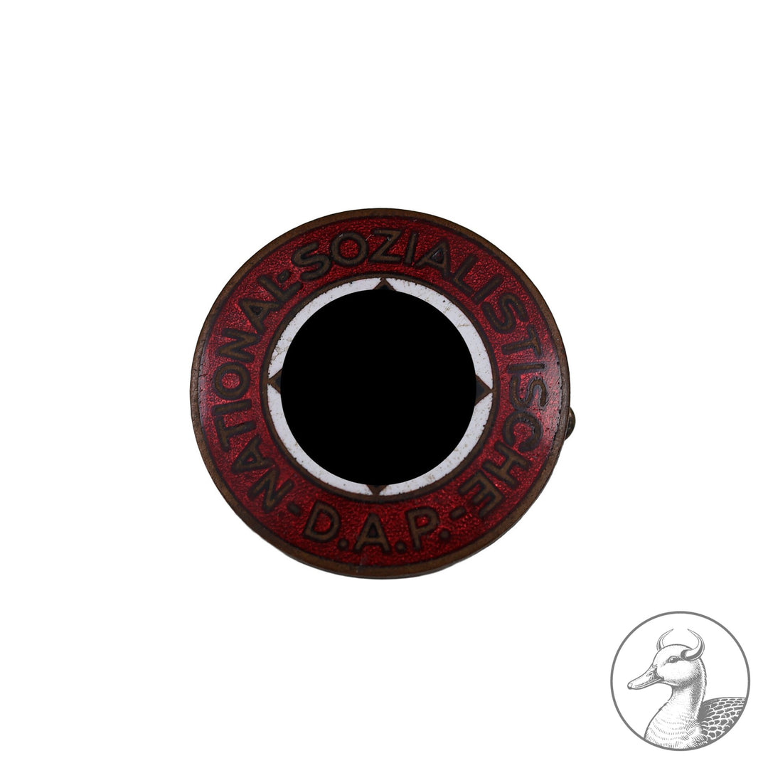 Frühes Parteiabzeichen der Firma Steinhauer und Lück im getragenen Zustand,rückseitig Hersteller und Ges.Gesch. markiert,altersbedingte Patina