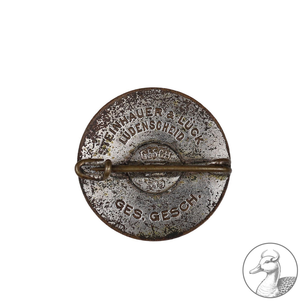 Frühes Parteiabzeichen der Firma Steinhauer und Lück im getragenen Zustand,rückseitig Hersteller und Ges.Gesch. markiert,altersbedingte Patina