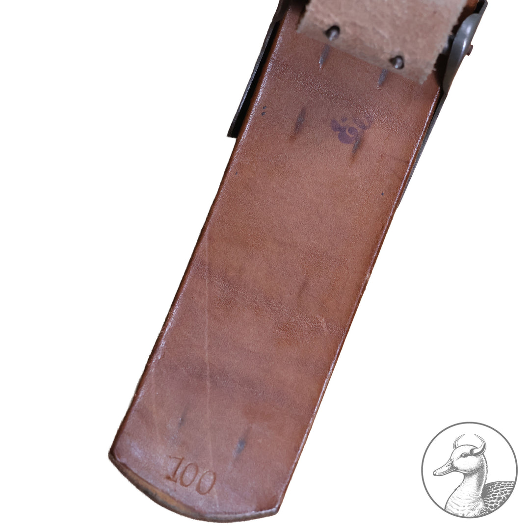 Wehrmacht Koppelschloss "Gott mit uns" am Koppel&nbsp;

Koppelschloss der Wehrmacht des Herstellers Noelle und Hueck 1941 im sehr gutem Zustand mit fast vollständig erhaltener Lackierung am dazugehörigem Koppel Länge 100.Ein wirklich schönes Stück in sehr guter Erhaltung.