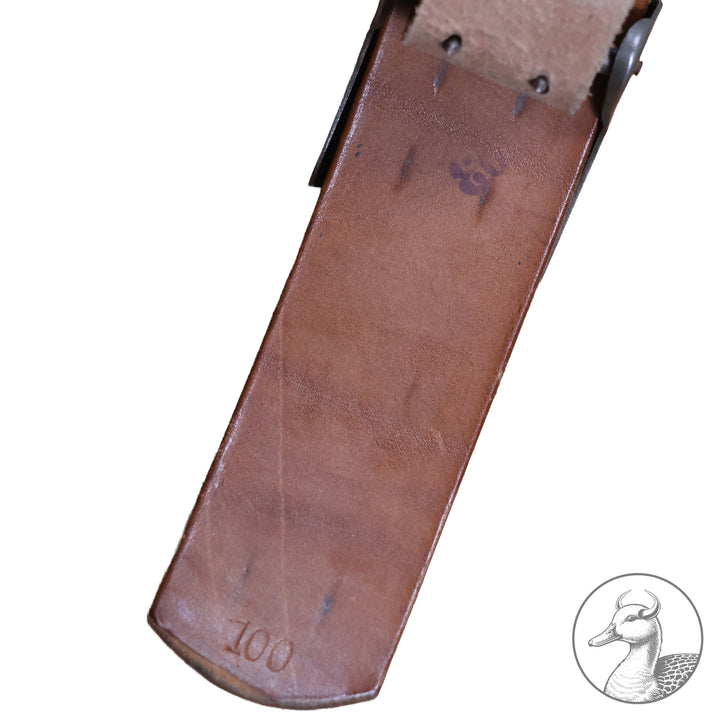 Wehrmacht Koppelschloss "Gott mit uns" am Koppel&nbsp;

Koppelschloss der Wehrmacht des Herstellers Noelle und Hueck 1941 im sehr gutem Zustand mit fast vollständig erhaltener Lackierung am dazugehörigem Koppel Länge 100.Ein wirklich schönes Stück in sehr guter Erhaltung.