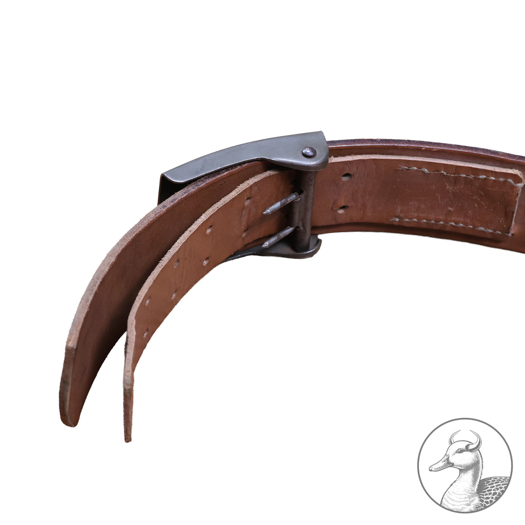 Wehrmacht Koppelschloss "Gott mit uns" am Koppel&nbsp;

Koppelschloss der Wehrmacht des Herstellers Noelle und Hueck 1941 im sehr gutem Zustand mit fast vollständig erhaltener Lackierung am dazugehörigem Koppel Länge 100.Ein wirklich schönes Stück in sehr guter Erhaltung.